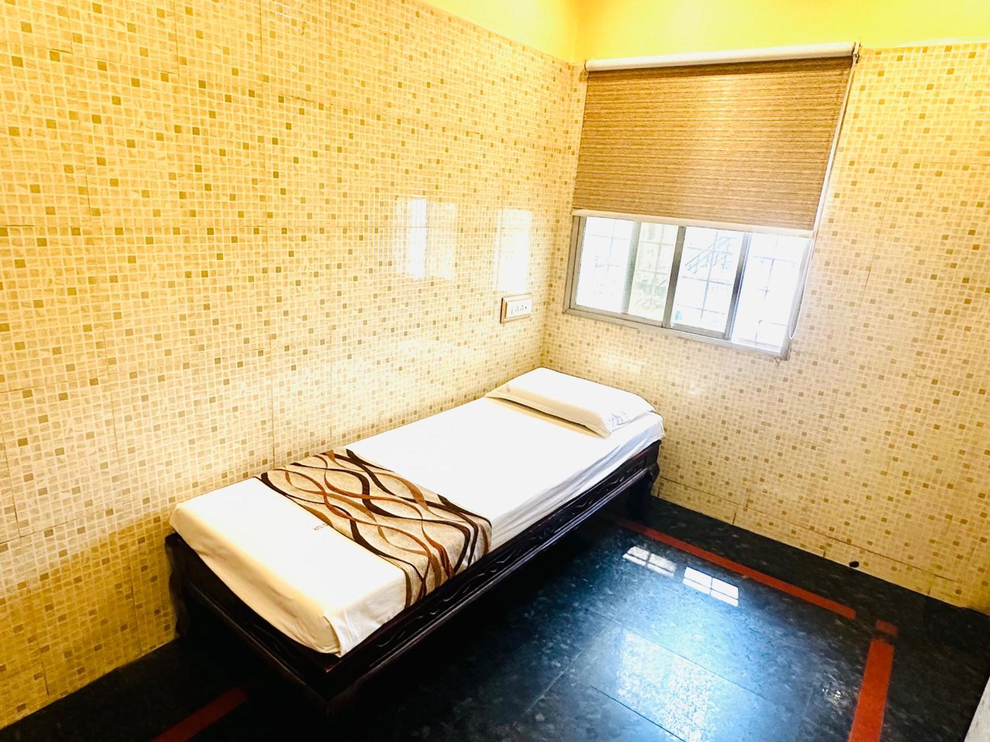 Hotel Tejasri Residency Vijayawada Bagian luar foto