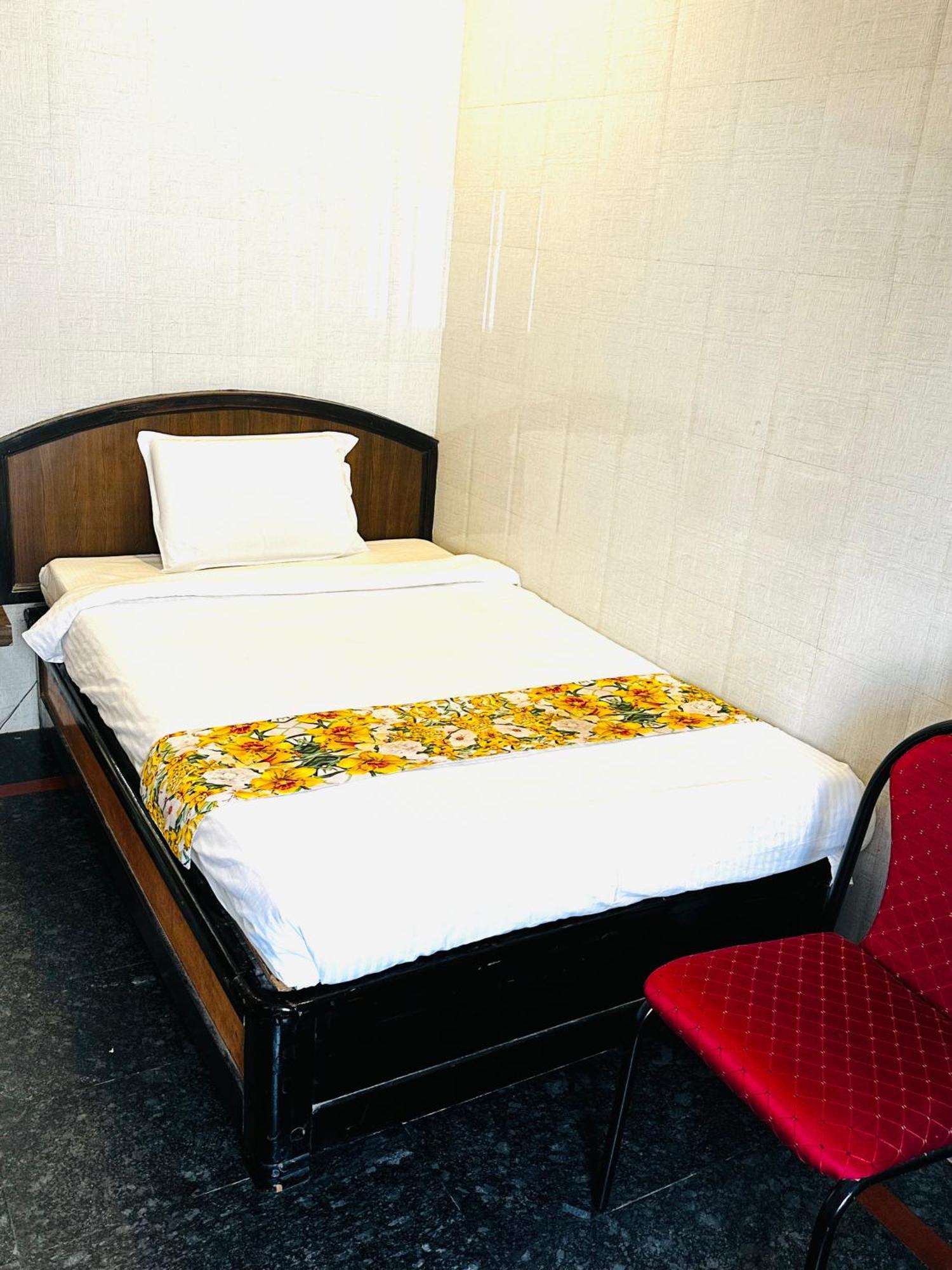 Hotel Tejasri Residency Vijayawada Bagian luar foto